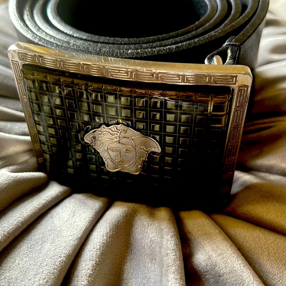 Mens Authentic VERSACE leather belt with ceramic Medusa belt buckle size 42